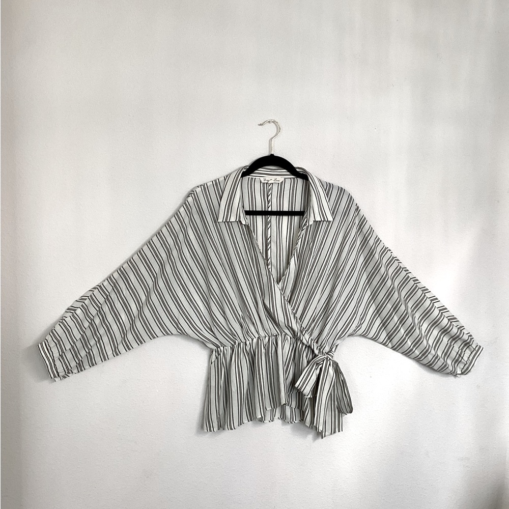 Vine & Love | size: M | color: White striped print
